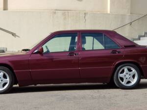 Imagen 2/6 de Mercedes-Benz 190 E 1.8 (1992)