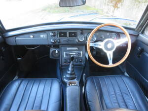 Image 8/16 of MG MGB GT V8 (1973)