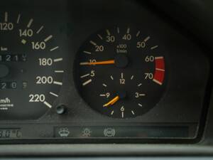 Afbeelding 48/50 van Mercedes-Benz 200 TE (1992)