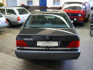 Image 11/36 of Mercedes-Benz 300 SE (1992)