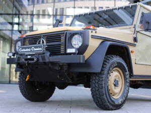 Image 4/63 of Mercedes-Benz 240 GD (SWB) (1986)