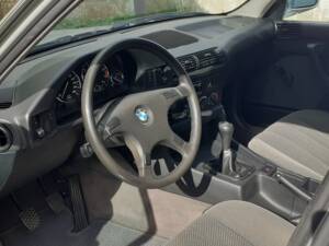 Afbeelding 18/31 van BMW 525i (1990)