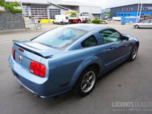 Bild 10/63 von Ford Mustang GT (2005)