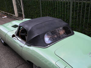 Image 37/60 de Jaguar E-Type (1970)