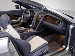 Imagen 23/41 de Bentley Continental GTC W12 (2014)