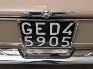 Image 11/31 of Jaguar XJ 6 2.8 (1970)