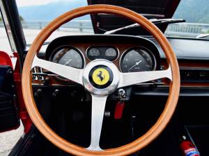 Afbeelding 43/50 van Ferrari 275 GTS (1965)