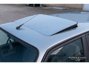 Image 37/50 de BMW 320i Touring (1989)