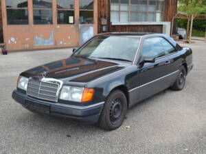 Image 3/25 of Mercedes-Benz 300 CE (1989)