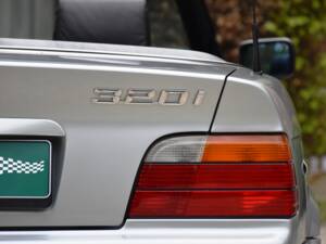 Immagine 20/46 di BMW 320i (1995)