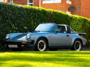 Image 18/47 of Porsche 911 Carrera 3.2 (1984)