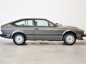 Image 31/34 of Alfa Romeo GTV 6 2.5 (1986)