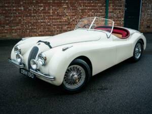 Image 2/43 of Jaguar XK 120 OTS (1951)