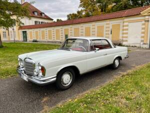 Image 14/75 of Mercedes-Benz 280 SE 3,5 (1971)