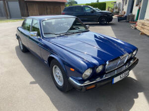 Immagine 7/36 di Jaguar XJ 6 4.2 (1984)