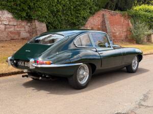 Image 2/30 de Jaguar Type E (2+2) (1966)