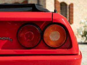 Image 18/50 of Ferrari Mondial T (1991)