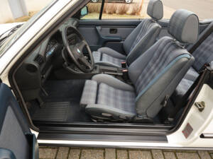 Bild 6/87 von BMW 320i (1989)