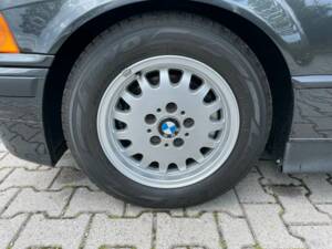 Immagine 11/20 di BMW 325i (1992)