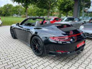 Image 4/19 of Porsche 911 Carrera 4 GTS (2017)