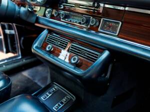 Image 147/188 of Mercedes-Benz 280 SE 3,5 (1971)