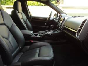 Image 51/98 of Porsche Cayenne S (2010)