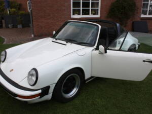 Image 13/13 of Porsche 911 Carrera 3.2 (1989)