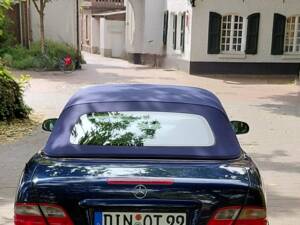 Immagine 2/18 di Mercedes-Benz CLK 200 (1999)