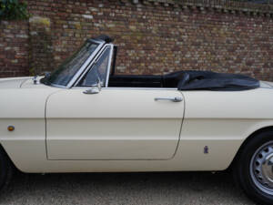 Image 15/50 de Alfa Romeo 1600 Spider Duetto (1967)