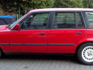 Immagine 21/23 di BMW 316i Touring (1993)