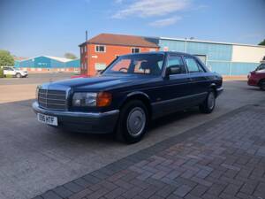 Image 1/13 of Mercedes-Benz 300 SE (1988)