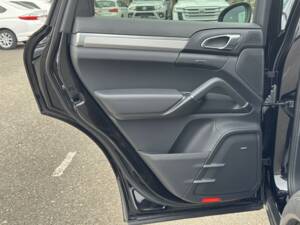 Bild 40/63 von Porsche Cayenne Turbo (2010)