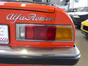 Immagine 26/32 di Alfa Romeo Spider 1600 Junior (1975)