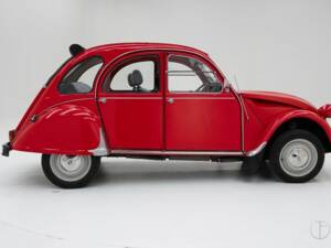 Image 9/15 de Citroën 2 CV 6 Club (1989)