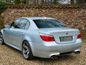 Immagine 40/50 di BMW M5 (2009)