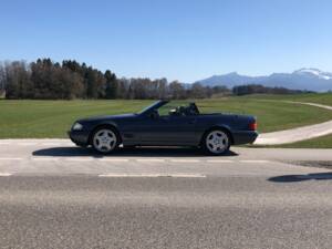 Image 22/24 of Mercedes-Benz SL 500 (2000)