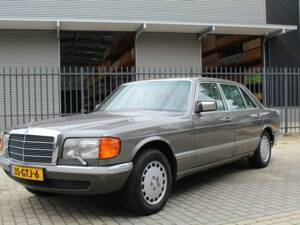 Image 2/7 de Mercedes-Benz 500 SEL (1987)