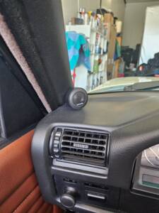 Immagine 50/67 di BMW 320i (1990)