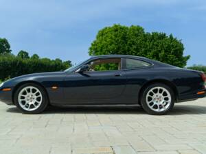 Image 10/50 de Jaguar XKR (2000)