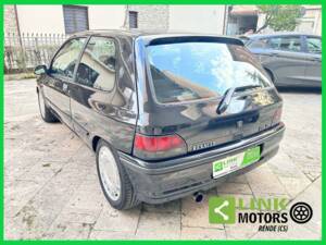 Immagine 4/10 di Renault Clio I 1.8 16V (1992)