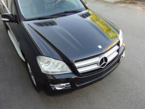 Image 9/100 of Mercedes-Benz GL 550 4MATIC (2008)