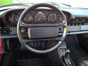 Image 6/19 de Porsche 911 Carrera 2 (1990)