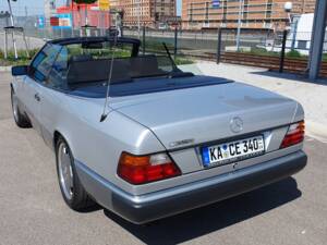 Imagen 47/94 de Mercedes-Benz 300 CE-24 3.4 AMG (1992)