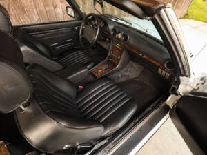Image 12/85 of Mercedes-Benz 560 SL (1986)