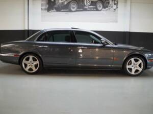 Imagen 36/50 de Jaguar XJ 8 4.2 (2005)