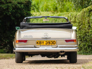 Image 7/50 de Mercedes-Benz 250 SE (1966)