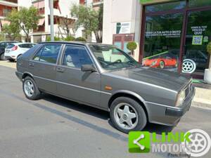 Bild 9/10 von Lancia Delta (1988)