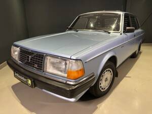 Image 5/33 of Volvo 244 (1981)