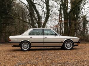 Bild 2/50 von BMW 525e (1987)