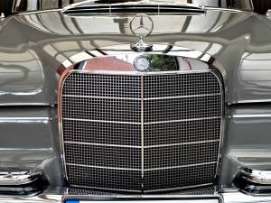Image 16/89 of Mercedes-Benz 230 S (1967)